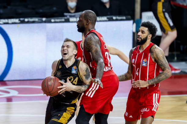 国足在进攻 国足在进攻